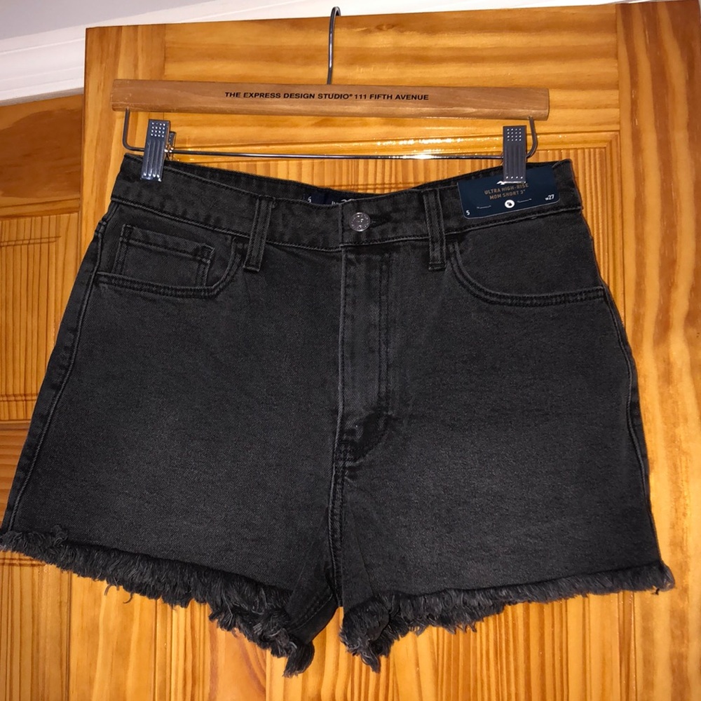 Hollister Black Wash Mom Short Size 5